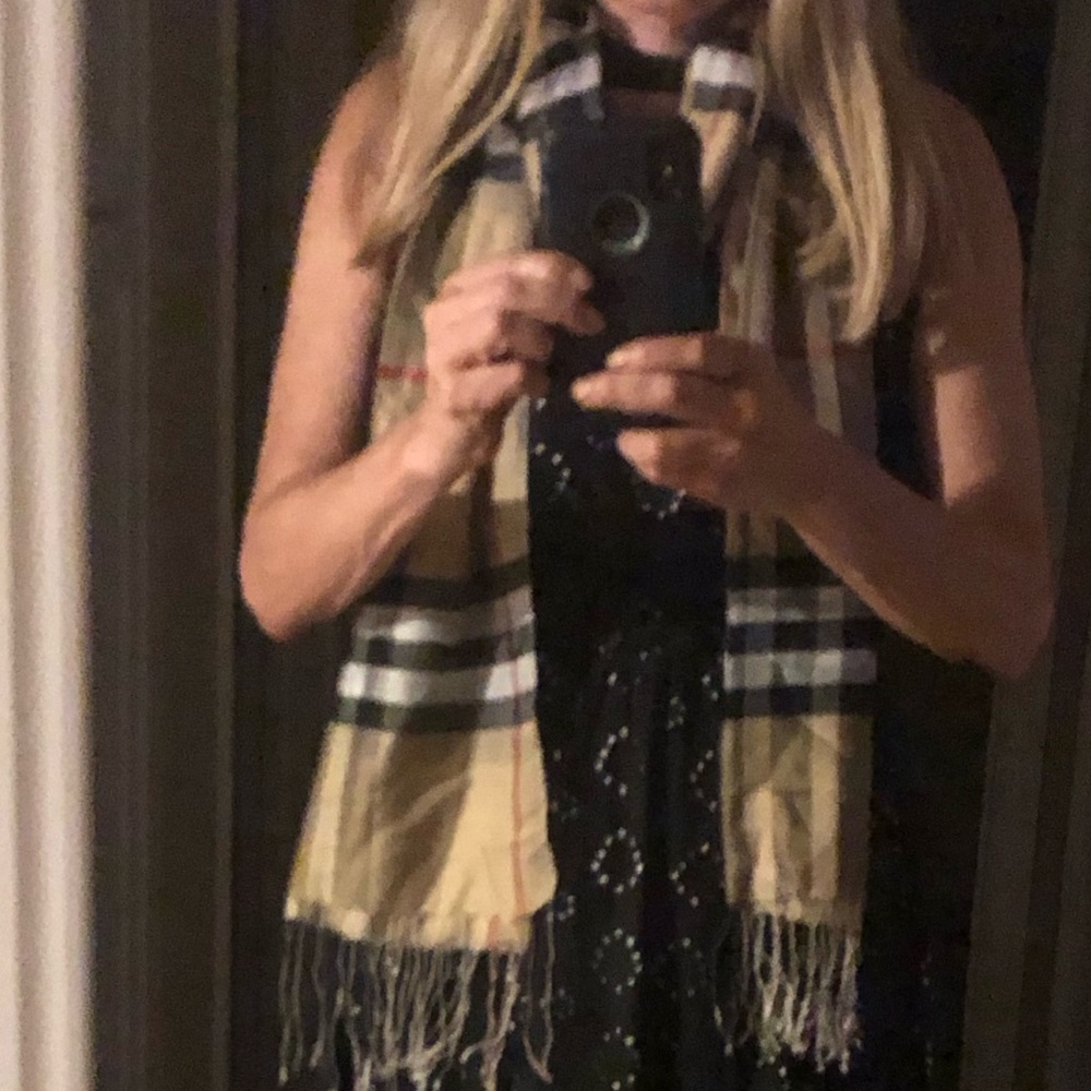 Scarf - Picture 2 of 5